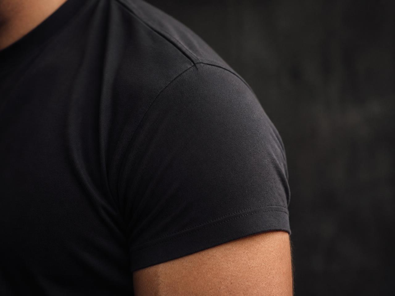 Sleeve detail around the upper arm